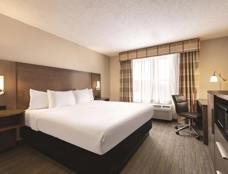 Hotel Country & By Radisson, Forest Lake, Mn Forest Lake