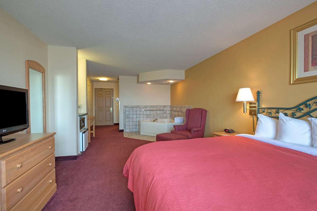 Country & By Radisson, Forest Lake, Mn 3*
