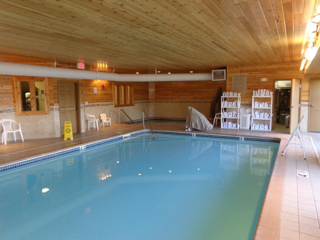 Country & By Radisson, Forest Lake, Mn Hotel