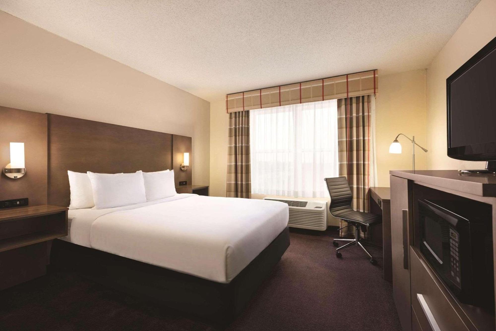 Country & By Radisson, Forest Lake, Mn Hotel