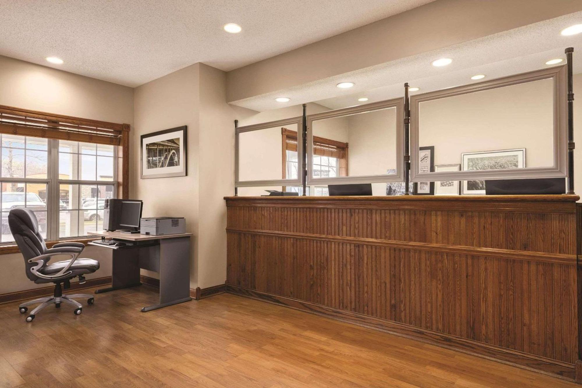 Country & By Radisson, Forest Lake, Mn Hotel Forest Lake