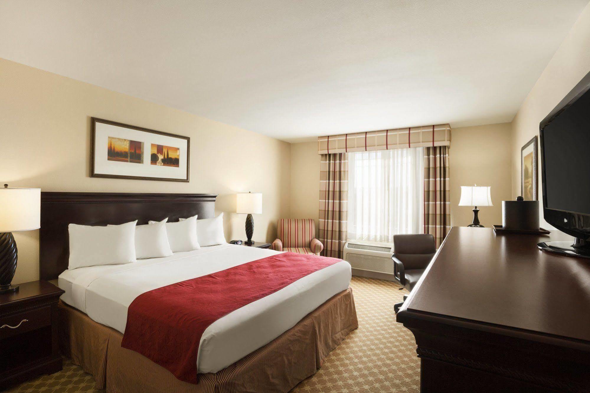 Hotel Country & By Radisson, Forest Lake, Mn 3*